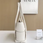 Bottega Veneta Arco 33