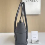 Bottega Veneta Arco 33