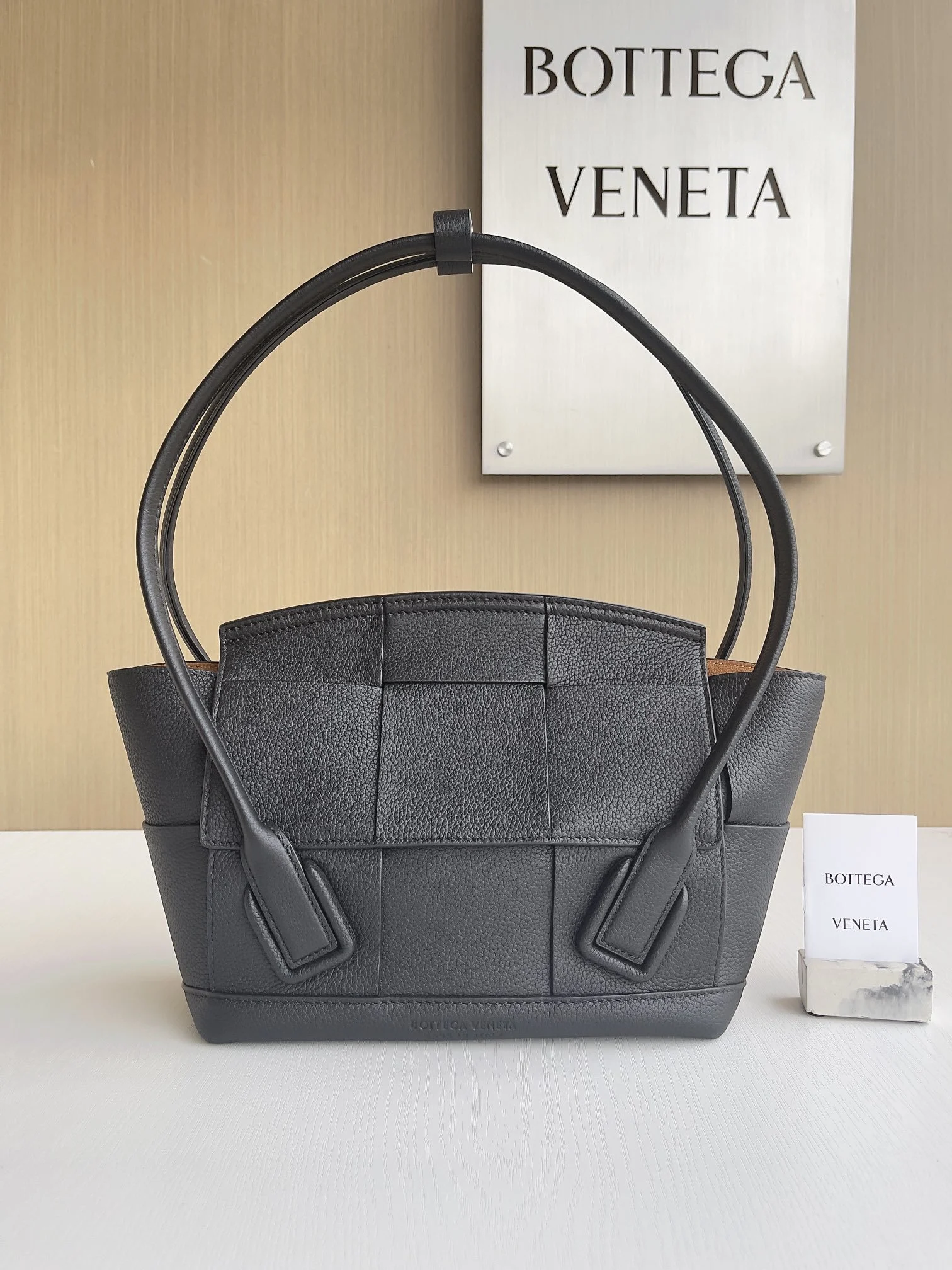 Bottega Veneta Arco 33