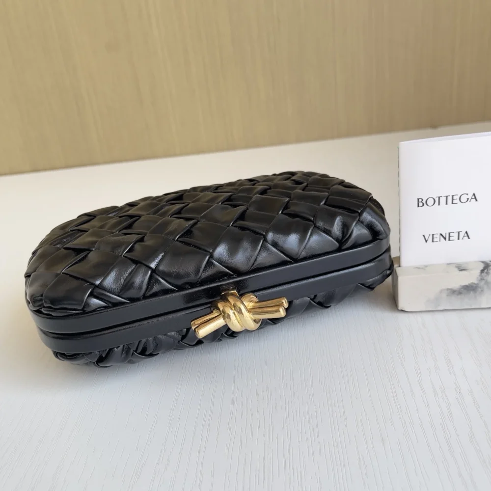 Bottega Veneta (BV) Knot