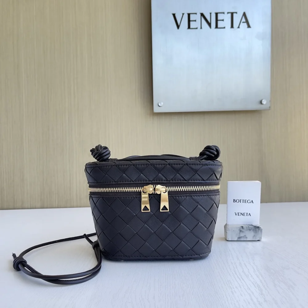 Mini Bang Bang Vanity Case in Intrecciato Leather