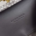 Bottega Veneta (BV) Knot