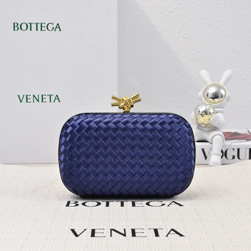 Bottega Veneta (BV) Knot
