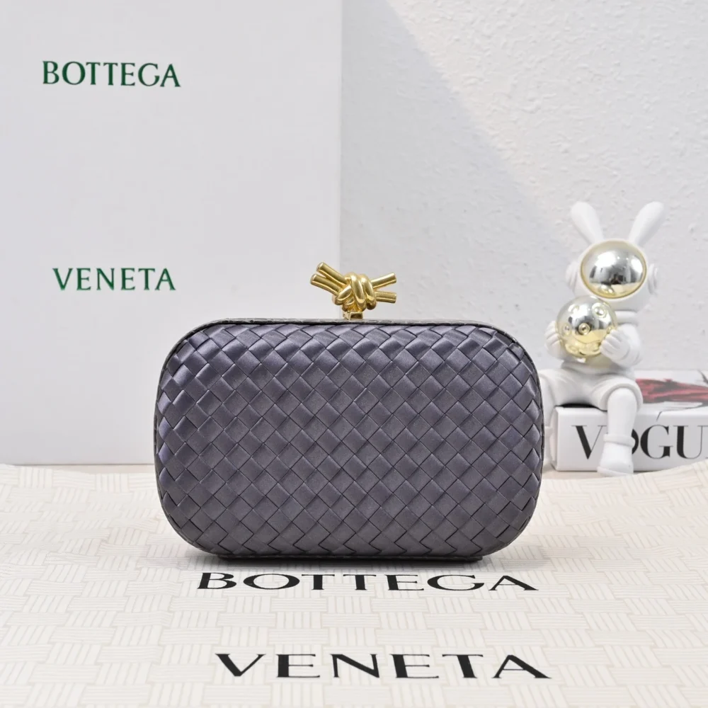 Bottega Veneta (BV) Knot