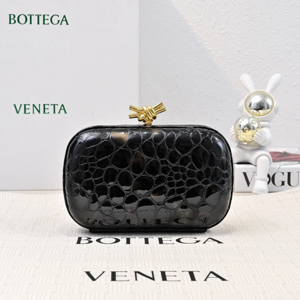 Bottega Veneta (BV) Knot
